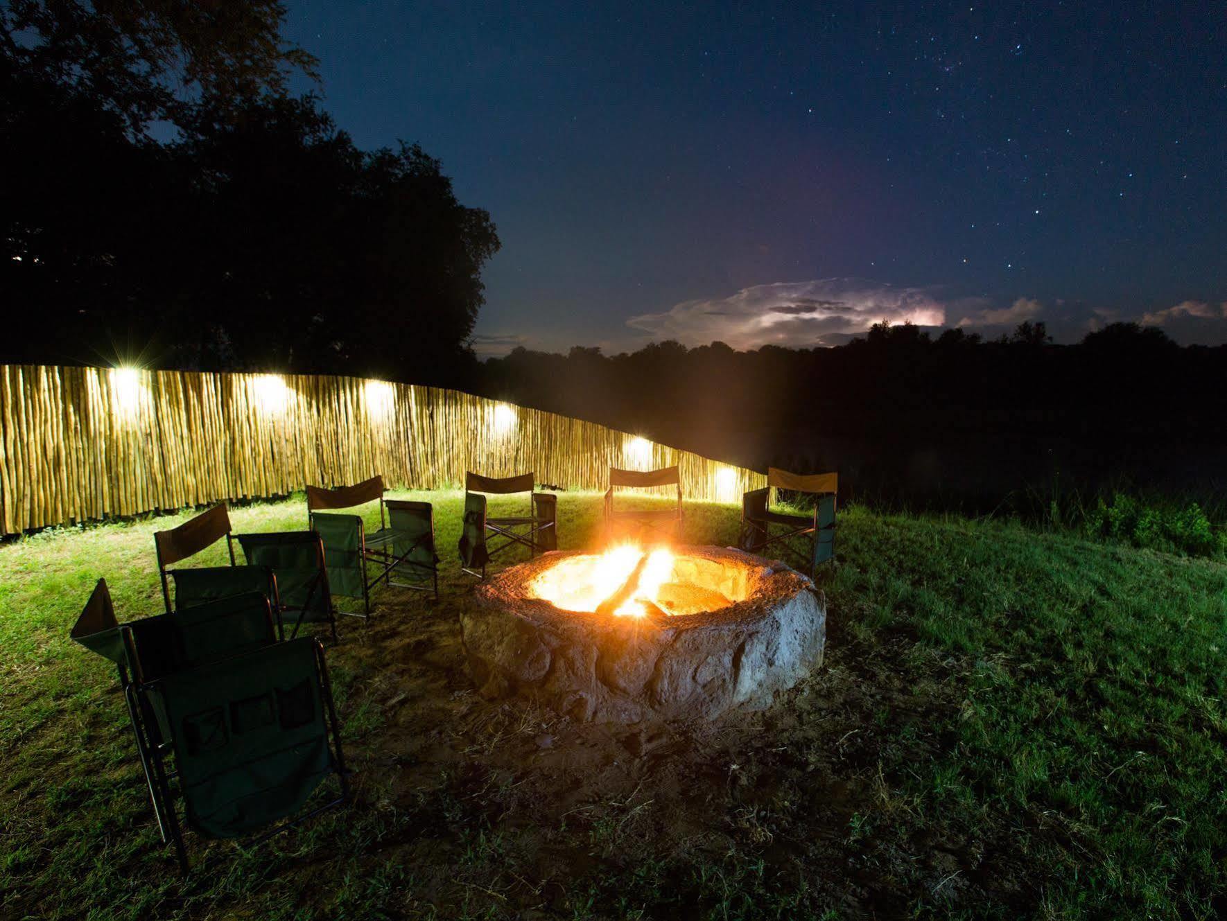 Maninghi Lodge Hoedspruit Exteriör bild